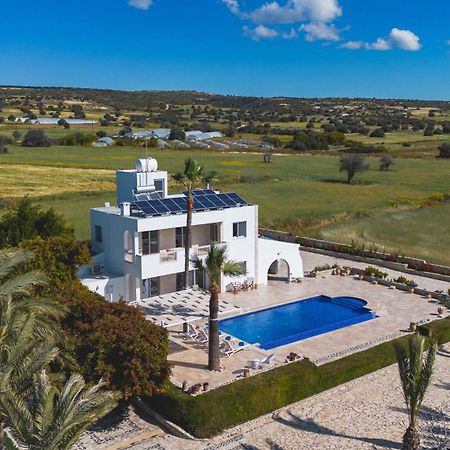 Villa Chrysta Agios Theodoros Bagian luar foto